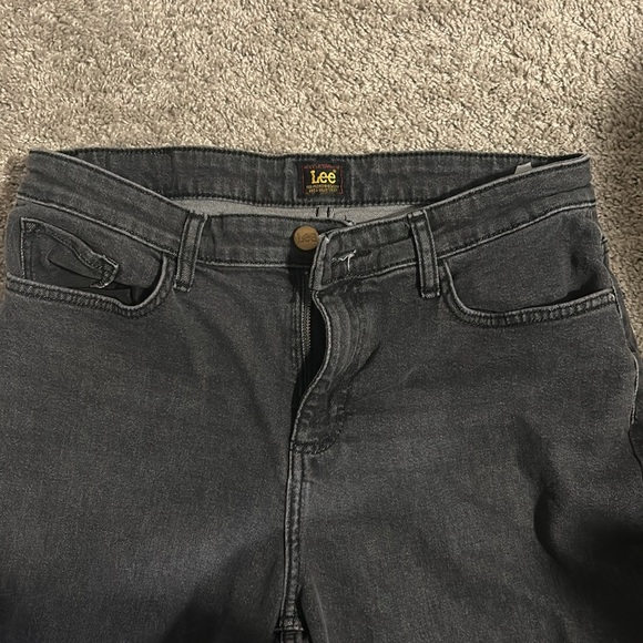 Lee Women's Relaxed Fit Straight Leg Jean - Picture 2 of 4